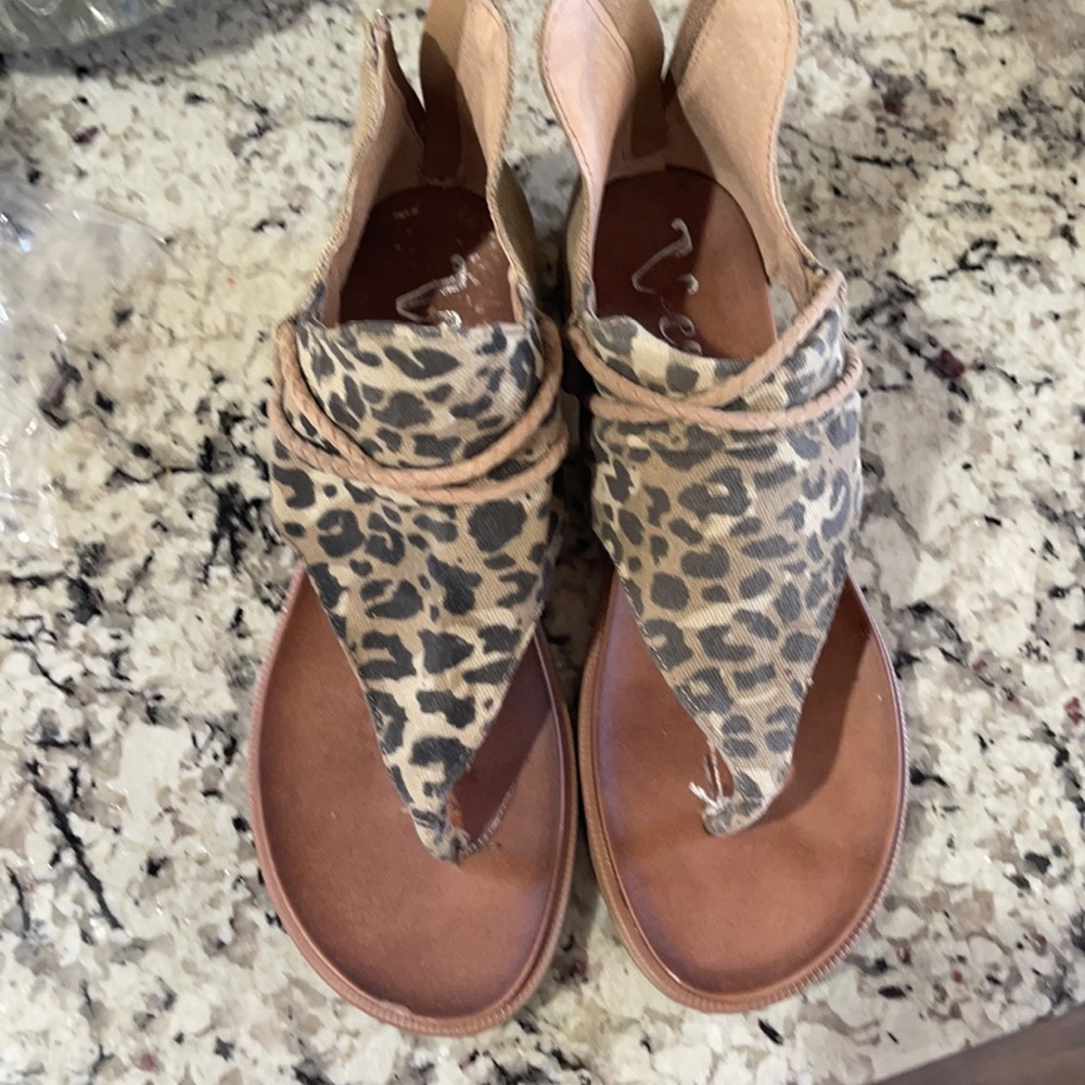 Very G leopard sandals